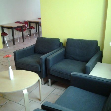 Happy Go Lucky Hotel + Hostel Schoneberg Берлин Экстерьер фото