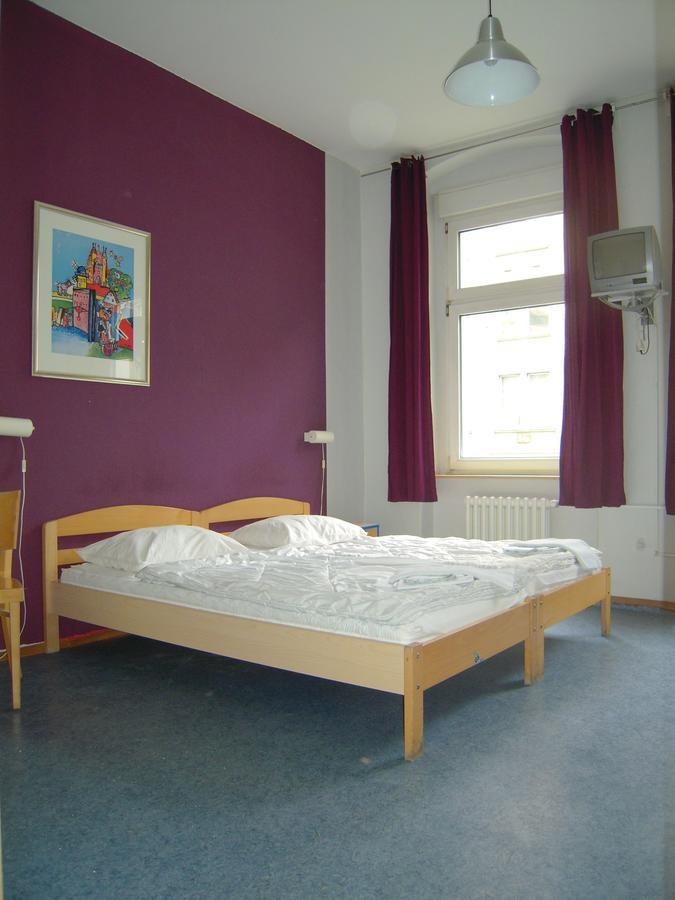 Happy Go Lucky Hotel + Hostel Schoneberg Берлин Экстерьер фото