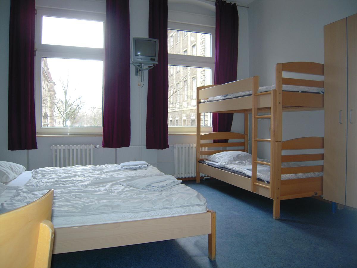 Happy Go Lucky Hotel + Hostel Schoneberg Берлин Экстерьер фото