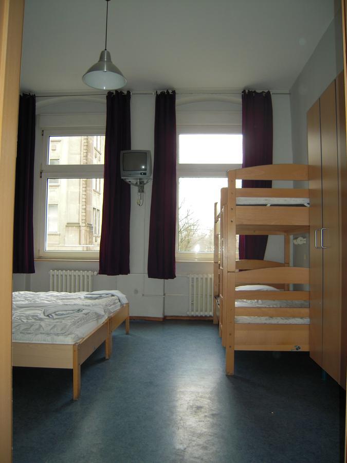 Happy Go Lucky Hotel + Hostel Schoneberg Берлин Экстерьер фото