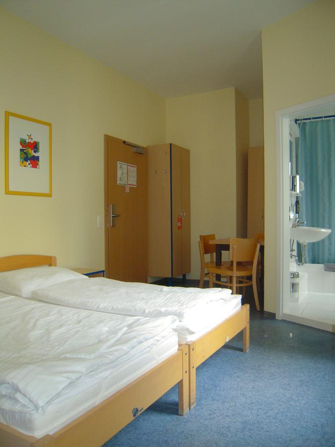 Happy Go Lucky Hotel + Hostel Schoneberg Берлин Экстерьер фото