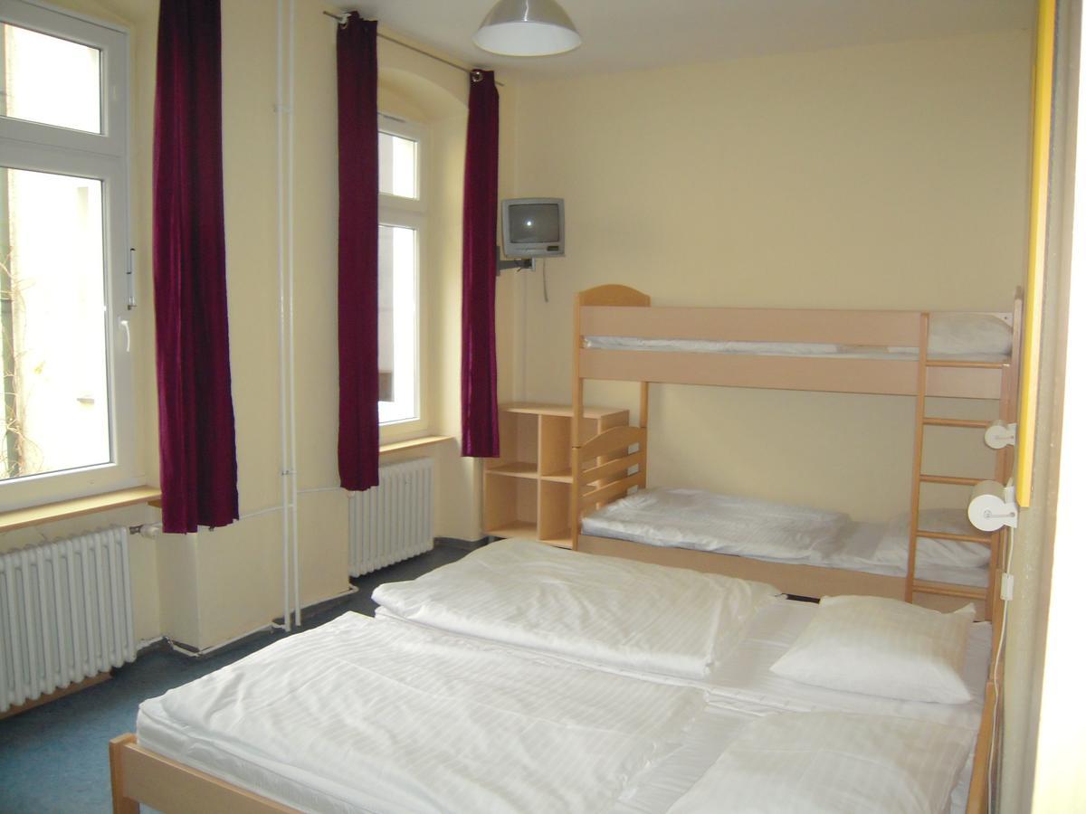 Happy Go Lucky Hotel + Hostel Schoneberg Берлин Экстерьер фото