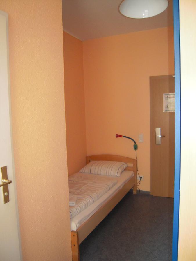 Happy Go Lucky Hotel + Hostel Schoneberg Берлин Экстерьер фото