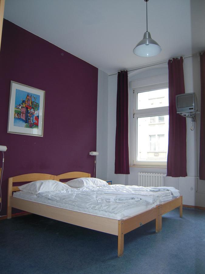 Happy Go Lucky Hotel + Hostel Schoneberg Берлин Экстерьер фото