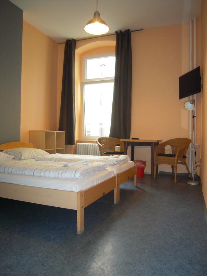 Happy Go Lucky Hotel + Hostel Schoneberg Берлин Экстерьер фото