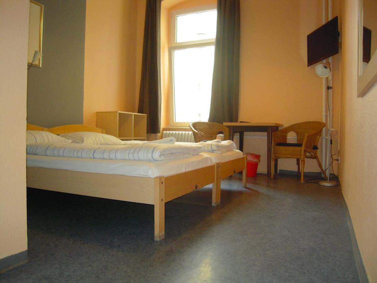 Happy Go Lucky Hotel + Hostel Schoneberg Берлин Экстерьер фото