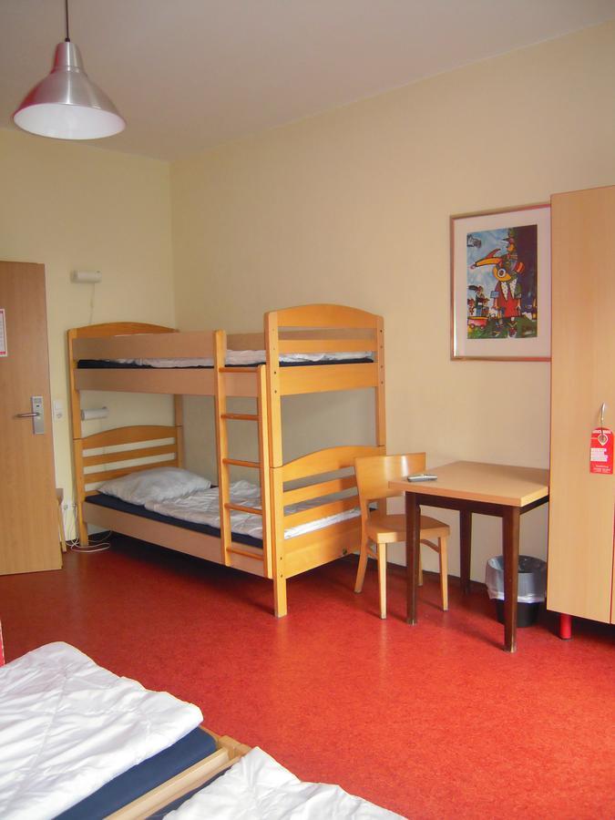 Happy Go Lucky Hotel + Hostel Schoneberg Берлин Экстерьер фото