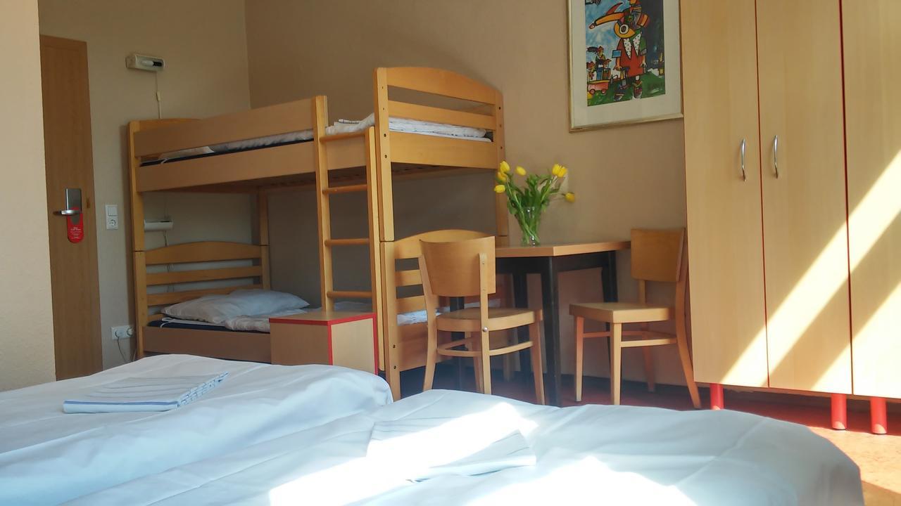 Happy Go Lucky Hotel + Hostel Schoneberg Берлин Экстерьер фото