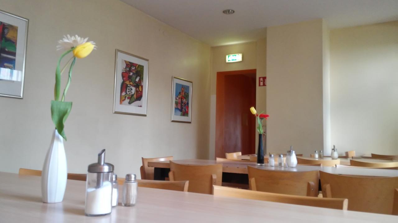 Happy Go Lucky Hotel + Hostel Schoneberg Берлин Экстерьер фото