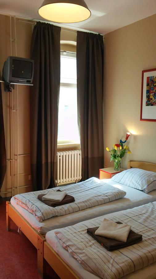 Happy Go Lucky Hotel + Hostel Schoneberg Берлин Экстерьер фото