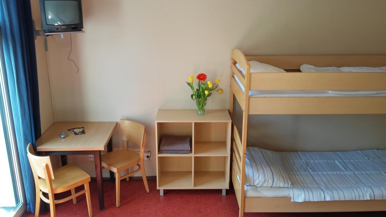 Happy Go Lucky Hotel + Hostel Schoneberg Берлин Экстерьер фото