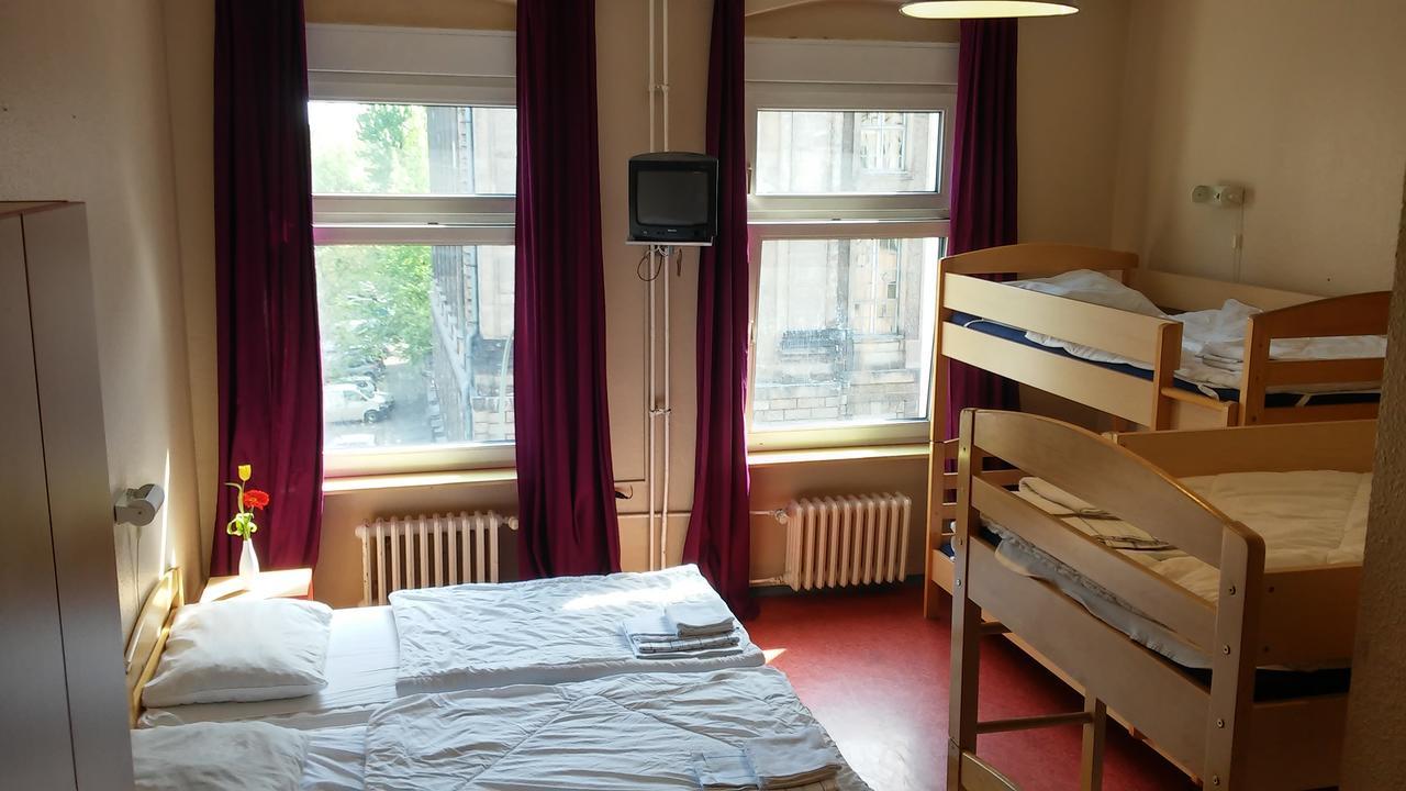 Happy Go Lucky Hotel + Hostel Schoneberg Берлин Экстерьер фото