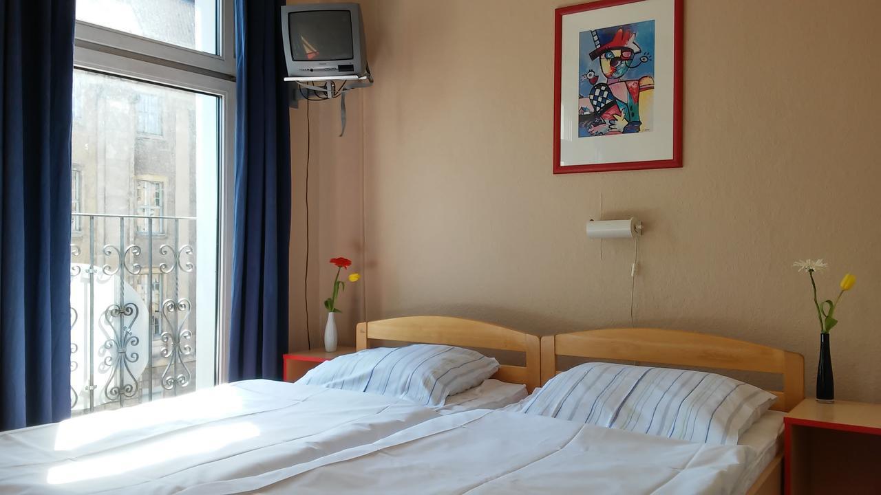 Happy Go Lucky Hotel + Hostel Schoneberg Берлин Экстерьер фото